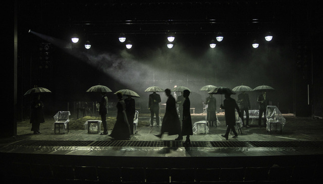 [서울=뉴시스] 연극 '햄릿'. 2021.02.28. (사진 = 국립극단 제공) photo@newsis.com