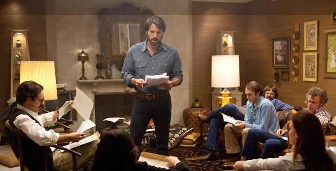 2012년 개봉한 영화 아르고 영화의 한 장면. 1979년 11월 이슬람 혁명 추종세력이 이란 테헤란 주재 미국대사관에 난입해 미국인 50여 명을 1년 넘게 인질로 붙잡는 사태를 소재로 한 영화.