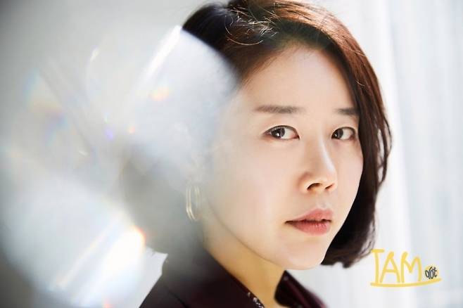 김로사는 아이엠닷과의 화보 촬영을 통해 양집사의 이미지를 완전히 벗고 완벽한 커리어우먼의 무드를 뿜어냈다.  [사진=아이엠닷]