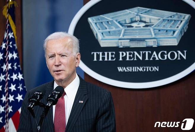 조 바이든 미국 대통령이 10일(현지시간) 취임 후 처음으로 워싱턴 국방부를 방문해 연설을 하고 있다. © AFP=뉴스1 © News1 우동명 기자