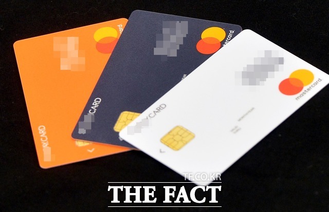 3일 국민권익위윈회는 신용카드 결제내역에 PG사가 아닌 이용업체명을 표기할 수 있도록 신용카드 개인회원 표준약관을 개선한다고 밝혔다. /이덕인 기자