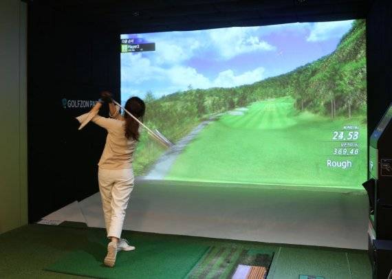 전국 1500호점을 돌파한 골프존의 스크린가맹점 골프존파크. 골프존 제공