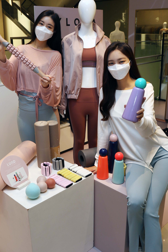 Models pose with Nylora products at Shinsegae Department Store’s main branch in Myeong-dong, central Seoul on Wednesday. Nylora is a U.S.-based activewear brand which opened a pop-up store at the department store, which will run through March 18. [SHINSEGAE DEPARTMENT STORE]