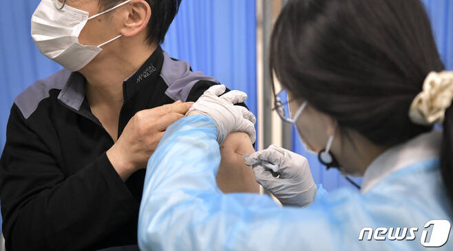 4일 전북 장수군이 코로나19 백신 1차 대상자들의 접종을 완료했다.(장수군제공)2021.3.4/뉴스1