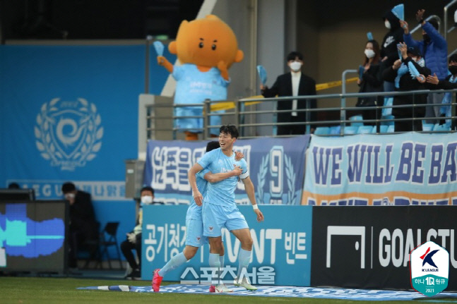 대구 김진혁이 지난달 27일 개막전에서 동점골을 터뜨린 후 환호하고 있다. 제공 | 한국프로축구연맹