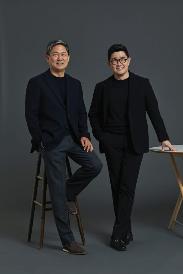 김성수(왼쪽), 이진수 카카오엔터테인먼트 각자 대표