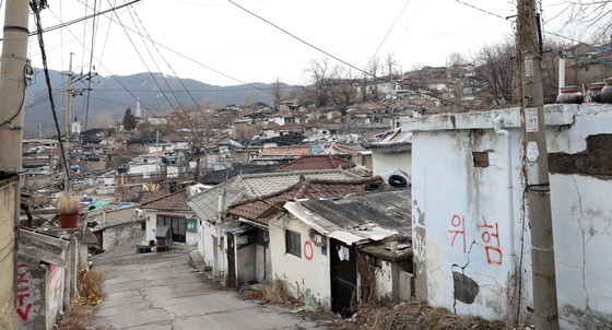 View of Baeksa Village in Nowon District, northern Seoul, on Thursday. Seoul Metropolitan Government announced its plans of developing Baeksa Village, the last shanty town of Seoul. [YONHAP]