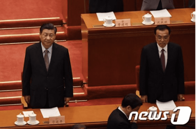 시진핑 중국 국가주석(왼쪽)과 리커창 총리가 전국인민정치협상회의 개막식에 참석하고 있다. (사진=뉴스1)