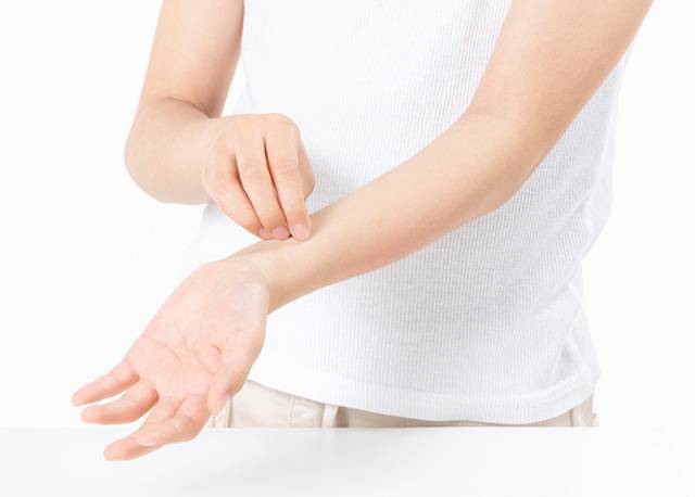 피부건조증이 있다면 가려운 곳을 긁는 행위는 삼가야 한다./사진=클립아트코리아