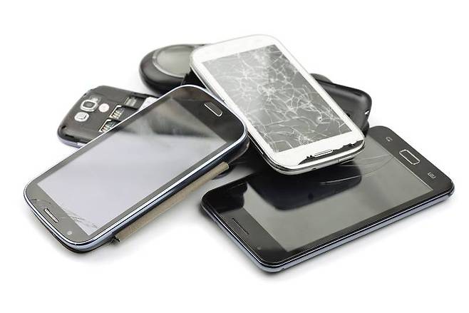 사용하지 않는 스마트폰, 출처=셔터스톡