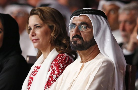 모하메드 빈 라시드 UAE 총리 겸 부통령이자 두바이 군주가 아내인 하야 빈트 알-후세인 요르단 공주와 함께 두바이에서 열린 2016 아랍 미디어 포럼 개최식에 참석한 모습. 사진 EP=연합뉴스