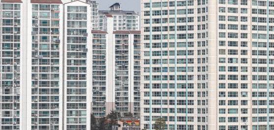 1,2인 세대가 급증했지만 소형 주택이 별로 늘지 않아 수도권 공급 부족 물량이 50만가구로 추정된다. 사진은 서울 아파트 모습. 연합뉴스