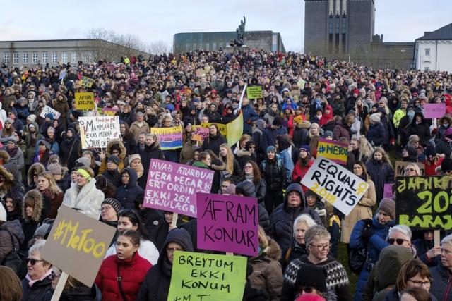 2018년 여성의 날에 수도 레이캬비크 시내에 모인 핀란드 시민들. 인터넷 캡처