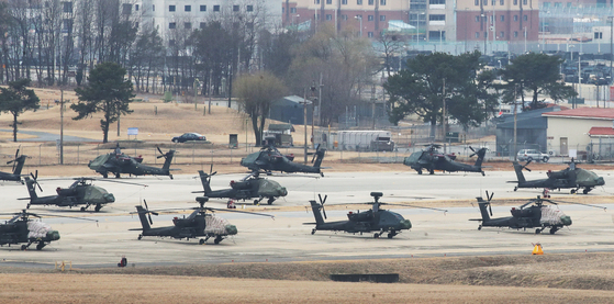 Helicopters are on standby at Camp Humphreys in Pyeongtaek, Gyeonggi, Sunday, ahead of a nine-day military exercise between Seoul and Washington set to kick off Monday. The springtime combined military exercise will be scaled down from previous years and not include field maneuvers amid the Covid-19 pandemic. [YONHAP]