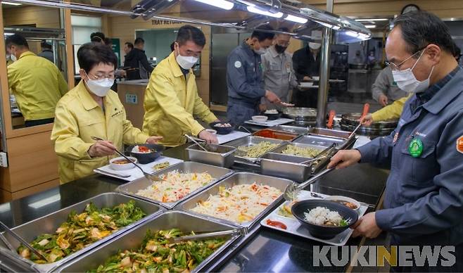 한국타이어 대전공장내 구내식당 채식식단 모습.