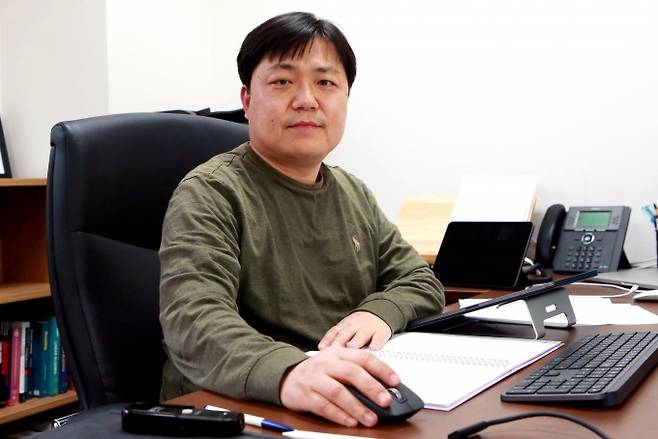 김용준 대구경북과학기술원(DGIST) 정보통신융합전공 교수는 DGIST 부임 전 미국 웨스턴디지털에서 머신러닝을 이용해 메모리가 전력을 효율적으로 사용하는 방법을 연구했다. DGIST 제공