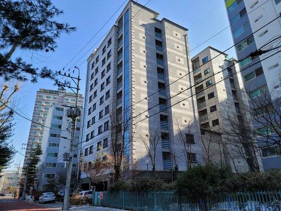 세입자들은 행복을 꿈궜다. 이곳에서 2, 3년 정도 살며 돈을 모아 결혼을 하거나 더 좋은 곳으로 이사하는 인생 계획을 세웠다. 여성국 기자