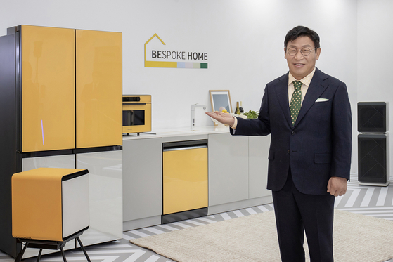 Lee Jae-seung, president Samsung Electronics' consumer electronics division introduces Bespoke Home, an expanded lineup of customized appliances, at Samsung Digital Plaza in Gangnam, southern Seoul, Tuesday. [SAMSUNG ELECTRONICS]