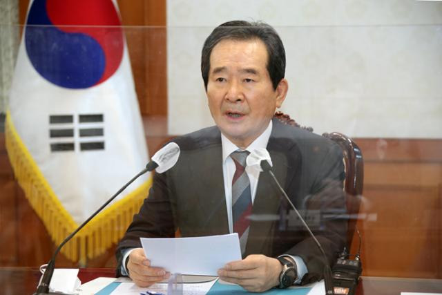 정세균 국무총리가 10일 정부서울청사에서 한국토지주택공사(LH) 직원들의 3기 신도시 투기 의혹 수사를 위한 긴급 관계기관 회의를 소집해 발언하고 있다. 연합뉴스