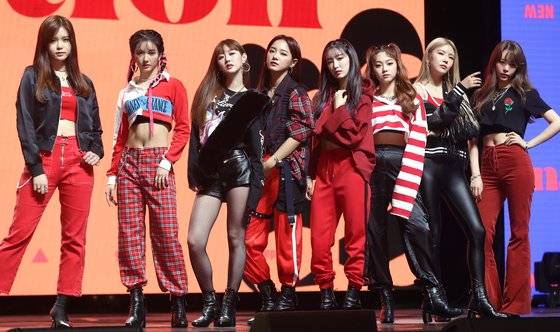 '프로듀스 101'에서 1위를 차지한 김세정 등이 참여한 구구단은 2019년 해체했다. [중앙포토]