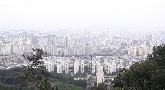 3월 중 광주지역 입주경기는 전월보다 악화된 반면 전남은 다소 개선될 것으로 전망됐다광주광역시 북구 두암지구 아파트 단지/사진=머니S DB.