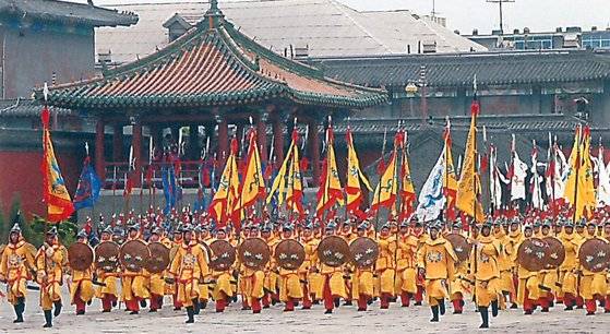 만주 팔기군의 출정식을 재현한 장면. [사진 경기도박물관]