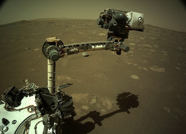 NASA 화성 탐사 로버 퍼서비어런스의 로봇팔 모습이 공개됐다 EPA 연합뉴스