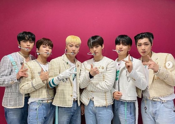 Show! Music Core Celebratory photo by group ONFThis was released.On the 13th, ONF (With, Essence, Jayers, Wyatt, MK, Yu) said, Do you know?Two photos were posted along with the article The results of the study show that the mouth is going up on its own as soon as I see the ONF Beautiful Beautiful stage.The photo shows the ONF side by side in the waiting room of MBC Show! Music Core.The warm visuals of six members who emit a refreshing charm with bright tweed jackets and jeans attract attention.The fans who saw the photos responded such as Everyone is so beautiful, It was the best today and Perfect in the closet.On the other hand, ONF released its first full-length album ONF: MY NAME on the 24th of last month and is working as the title song Beautiful Beautiful.