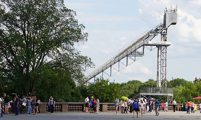 바라뵤비. 참새 언덕이라는 뜻의 전망대는 관광객들과 시민들 모두에게 사랑받는 장소이다.