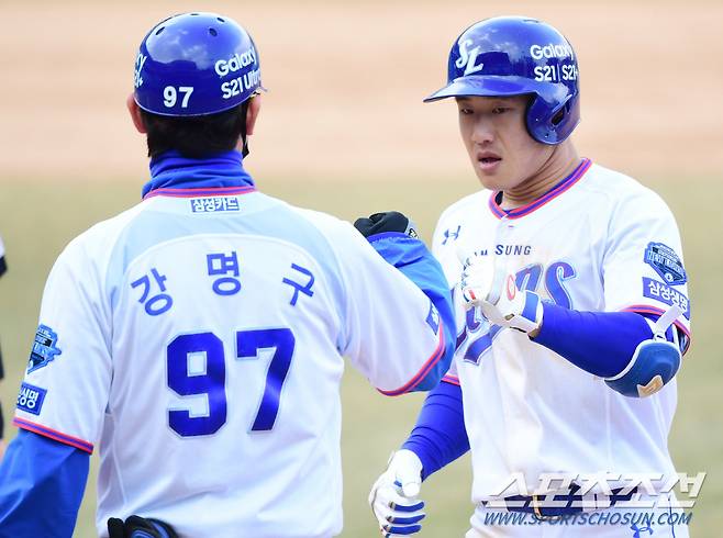 프로야구 삼성라이온즈와 LG트윈스의 연습경기가 14일 대구 삼성라이온즈파크에서 열렸다. 삼성 이성규가 7회말 무사 1,2루에서 1타점 적시타를 치고 있다.  대구=최문영 기자 deer@sportschosun.com /2021.03.14/