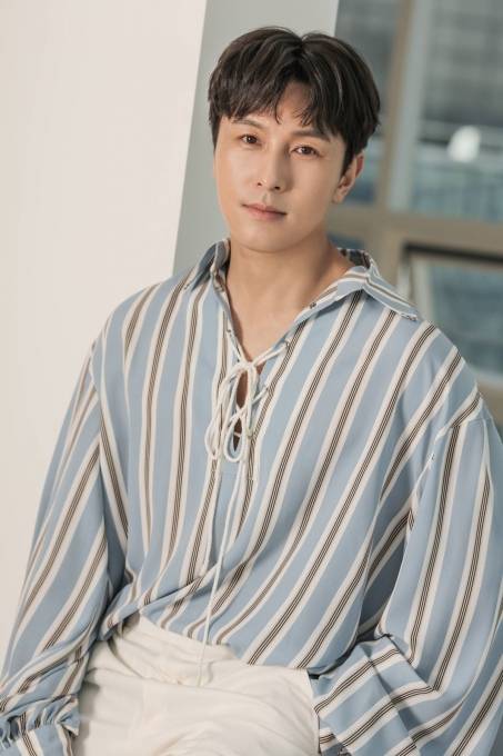 김동완은 SNS에 “내일 신화 멤버를 만나면 대화를 잘 해보겠다. 내부 사정인 만큼 우리끼리 먼저 얘기하는 게 중요할 듯하다. 그와 별개로 라이브 방송은 기존에 공지한 대로 진행될 예정”이라고 밝혔다.  [사진=EBS]