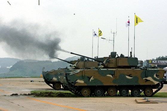 K21의 시범 사격 장면. [중앙포토]