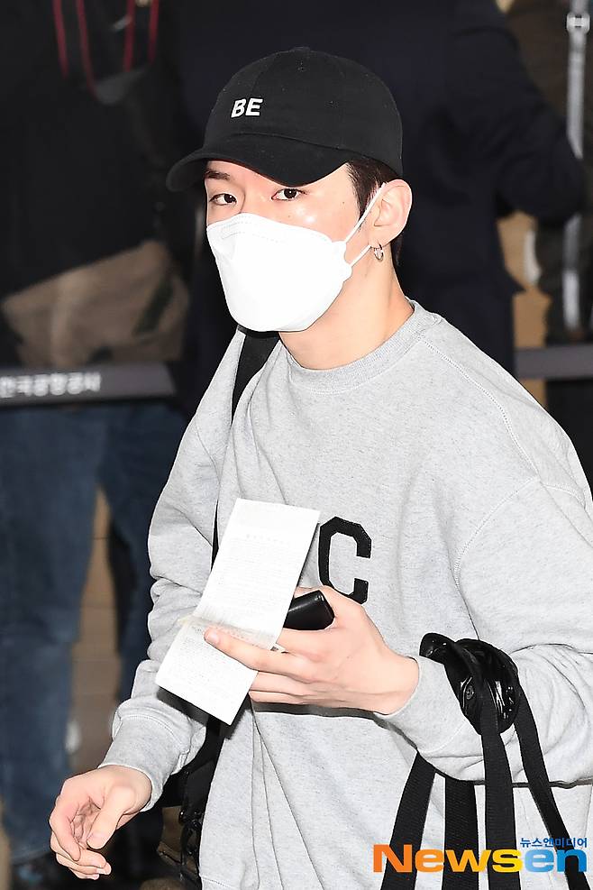 Monstarr X (Monstarr X) members Shounu, Democratic reform, Wait, Hyeongwon, Juheon and IM made the Departure to Jeju Island on the domestic flight of Gimpo International Airport in Banghwa-dong, Gangseo-gu, Seoul on March 14.Monstarr X (Monstarr X) member Wait is doing The Departure.