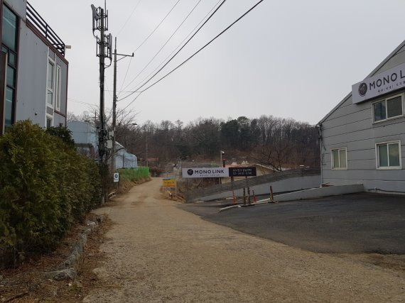 정부 2·4공급대책 이후 수도권의 2차 신규택지 후보지로 거론되고 있는 경기도 과천 주암의 한 임야. 이 일대 임야는 최근 거래가 이뤄지는 등 투자 문의가 늘고 있다. 사진=박소연 기자