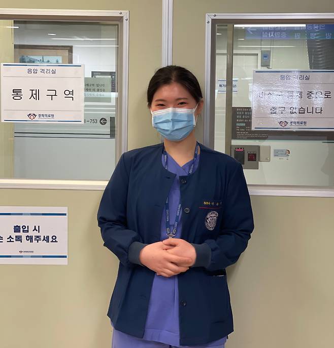 간호사는 물론 힘든 직업이지만, 환자를 돌보는 행복감을 사람들에게 글을 써서 알리고 싶다는 이승희 간호사.