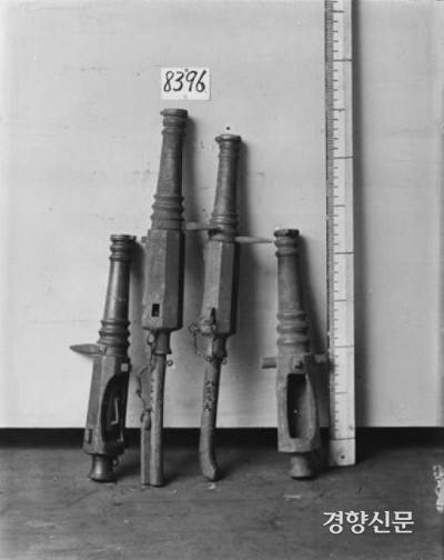 화포 가장 뒷부분(冒柄·화포의 가장 뒷부분에 움뿍 들어간 부분)에 자루가 꽂혀있는 ‘불랑기포’ 유리건판. 매우 희귀한 자료다. |국립고궁박물관 제공