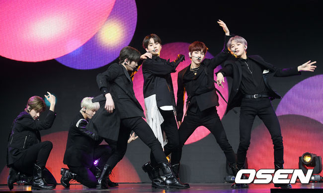 On the afternoon of the 16th, a showcase was held at the Yes24 Live Hall in Gwangjin-gu, Seoul to commemorate the release of the second mini album, A Verror The Day After Tomorrow, by group dripin (Cha Jun-ho, Hwang Yun Sung, Kim Dong-yoon, Lee Hyo-hyeop, Ju Chang-wook, Alex, and Kim Min-seo).Mini 2s A Better Tomorrow is an album that interprets the feeling of will itself in their own eyes among the various emotions that dripin felt and experienced after debut.Dripin (DRIPPIN) is showing off a great stage.