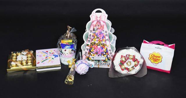 한국일보가 분석한 기념일 선물세트들. 왼쪽부터 ①번, ②번, ⑤번, ④번, ⑥번, ⑦번, ③번, ⑧번. 배우한 기자