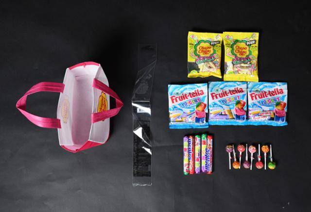 ⑧번의 부직포 에코백은 재활용이 불가능하다. 수천 번 재사용해야 환경보호 효과가 있을 것으로 보인다. 홍인기 기자