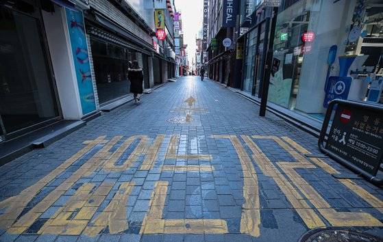 지난 1월 서울의 핵심 상권 중 하나인 중구 명동 거리의 상점이 곳곳 휴업과 폐업을 해 한산한 모습이다. 연합뉴스