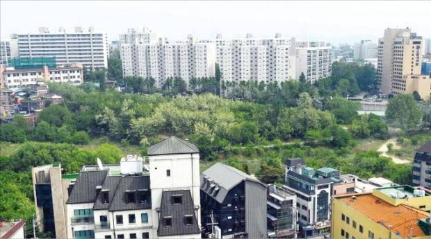 환경영향평가를 끝내고 연내 착공 예정인 서울 용산구 이태원동 옛 유엔군사령부 부지.  한경DB