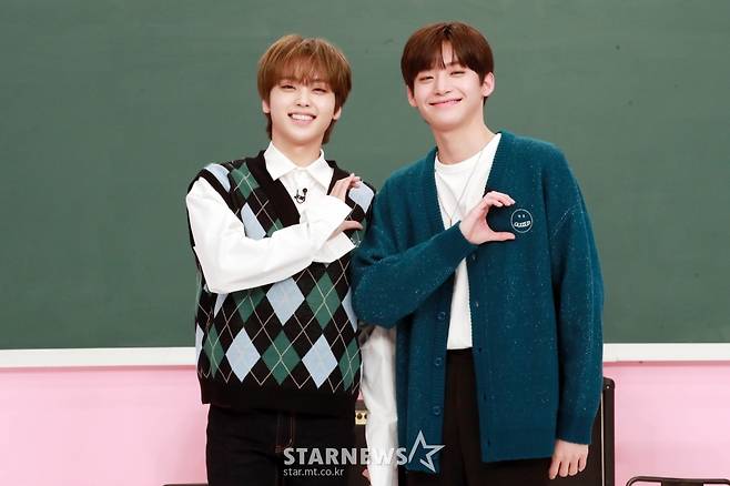 크래비티 형준-정모 '가슴을 담아~'[★포토]