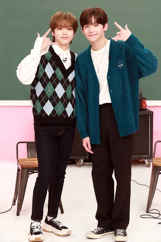 크래비티 형준-정모 '남다른 비주얼의 강사님' [★포토]