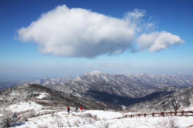 지리산 고지대에는 늦은 봄까지 눈이 내린다. 운이 좋으면 3월말에도 설경을 볼 수 있다. ⓒ박준규