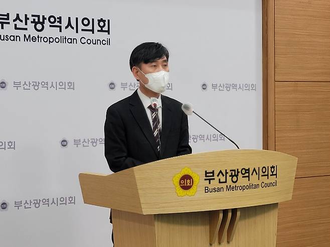 하태경 국민의힘 후보가  19일 기자회견을 열고 박형준 후보에 대한 민주당의 의혹 공세를 비판하고 있다. 박중석 기자