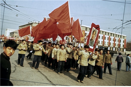 <1967년 베이징 거리에서 행진하는 홍위병들/ 공공부문>