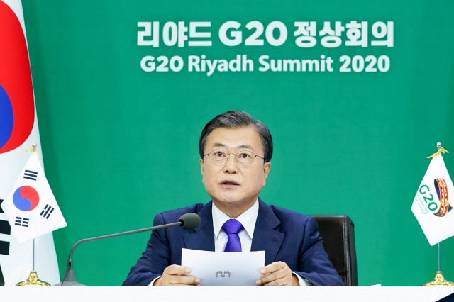 문재인 대통령이 22일 청와대에서 2020년 G20 화상 정상회의(2일차)에 참석해 제2세션의 주제인 '포용적·지속가능·복원력 있는 미래'와 관련 의제 발언을 하고 있다. 뉴시스