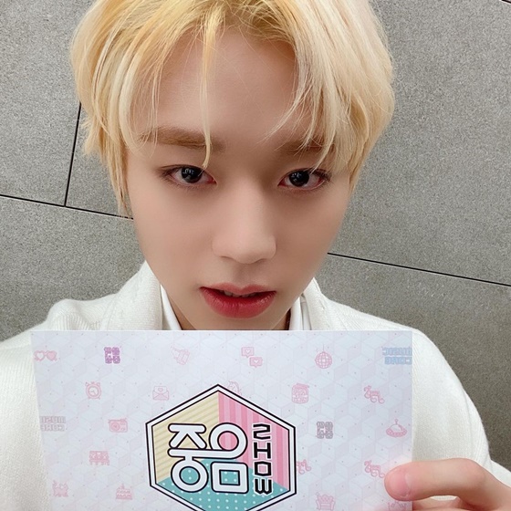 Park Jihoon posted a picture on his 20th day with an article entitled Zazan on his instagram.Park Jihoon in the public photo is posing with MBC Show! Music Core cue card.His appearance is noticeable as he digests blonde hair.Meanwhile, Park Jihoon will appear as a special MC on the afternoon of Show! Music Core.It will catch the microphone with Special MC in about a year and three months since December 2019.