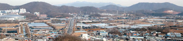 3기 신도시 발표를 전후로 경기도 내 개발제한구역에서 지분 쪼개기 매입이 크게 늘어났다. 사진은 지난달 24일 3기 신도시로 선정된 광명시 광명동과 노온사동 일대 전경. [한주형 기자]