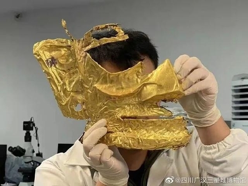 쓰촨에서 발견된 수천년 전 황금가면 [쓰촨성 싼싱유적지 박물관 웨이보. 재판매 및 DB 금지]